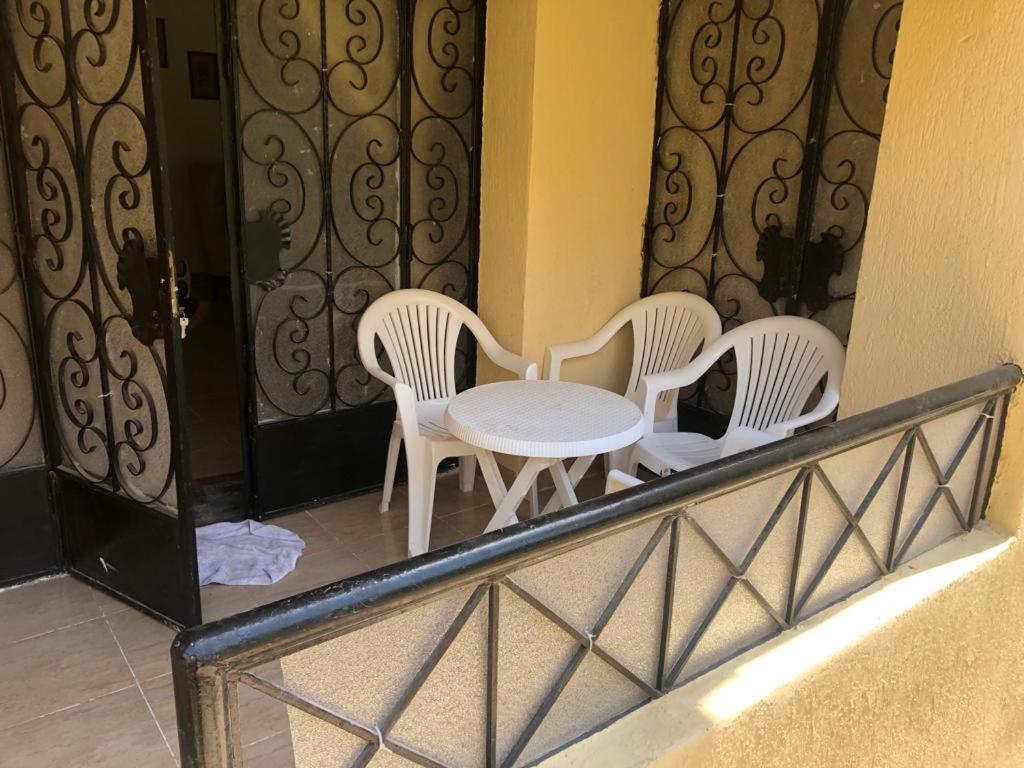 Apartment 2 Bed Garden Flat - Alrehab , Cairo-200 Meters From Alrehab Mall 2 *