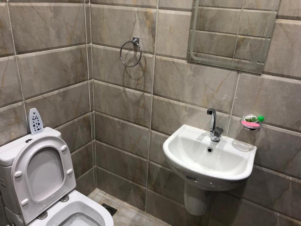 2 Bed Garden Flat - Alrehab , Cairo-200 Meters From Alrehab Mall 2 *